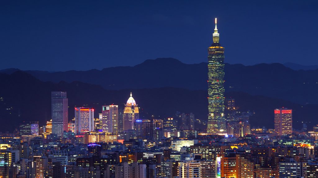 台北夜景(图片来源:许恩旭/ Shutterstock) 暗网中发现2000万台湾公民数据,恐成特大政府泄密事件插图