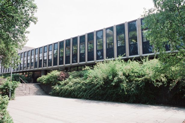 英小学副校长承认在暗网上观看儿童色情视频插图 英小学副校长承认在暗网上观看儿童色情视频插图